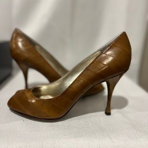 Authentic Dolce & Gabbana Spuntata Anguilla pumps.